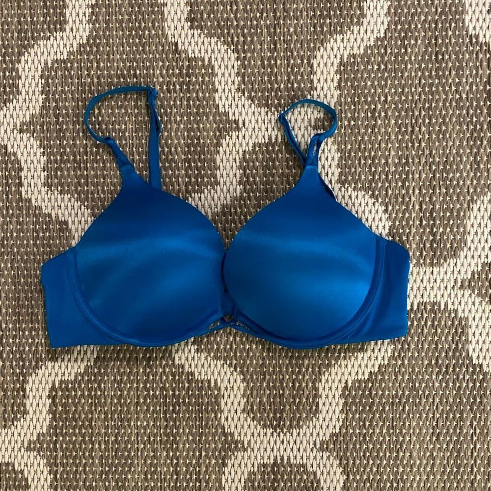 Victoria’s Secret bombshell bra size 36B